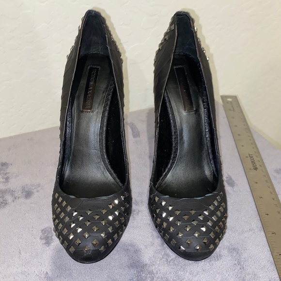 Gently used- BCBGMAXAZRIA Heels - Picture 7 of 8